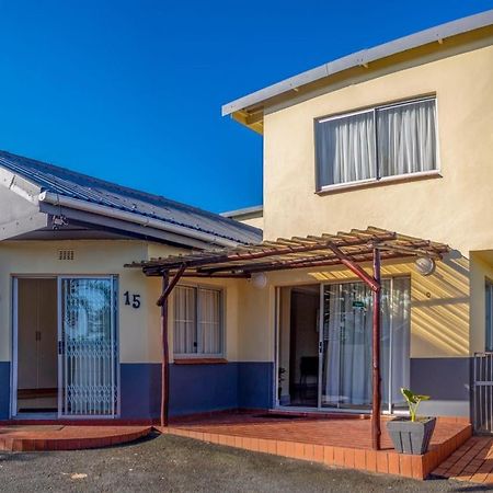 15 @ Porter Guesthouse Port Shepstone Exterior photo